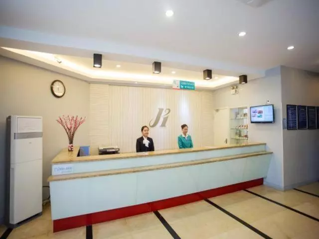 Отель Jingjiang Inn Nanjing Mochou Lake