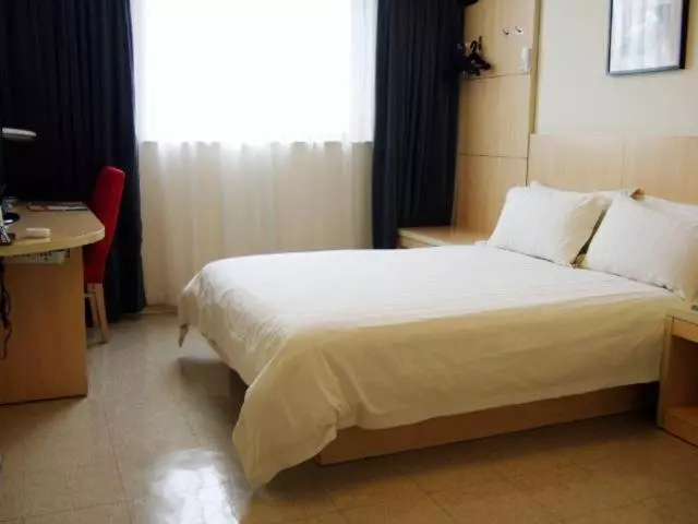 Отель Jingjiang Inn Nanjing Mochou Lake