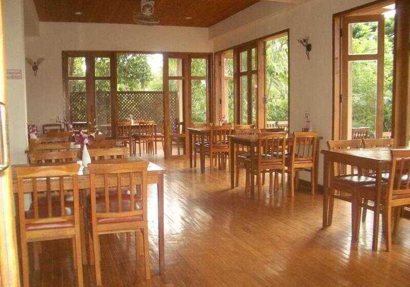 فندق Riverhouse Resort