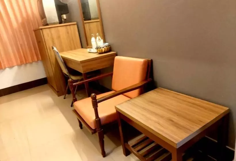 호텔 Suriwong Chumphon