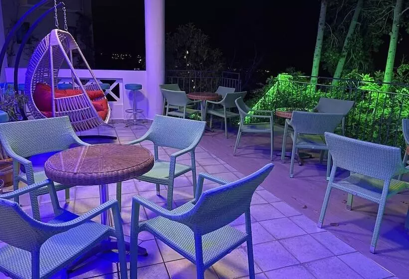 Romantica Hotel Apartments