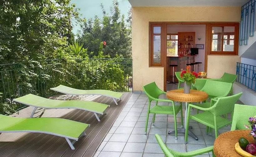 Romantica Hotel Apartments