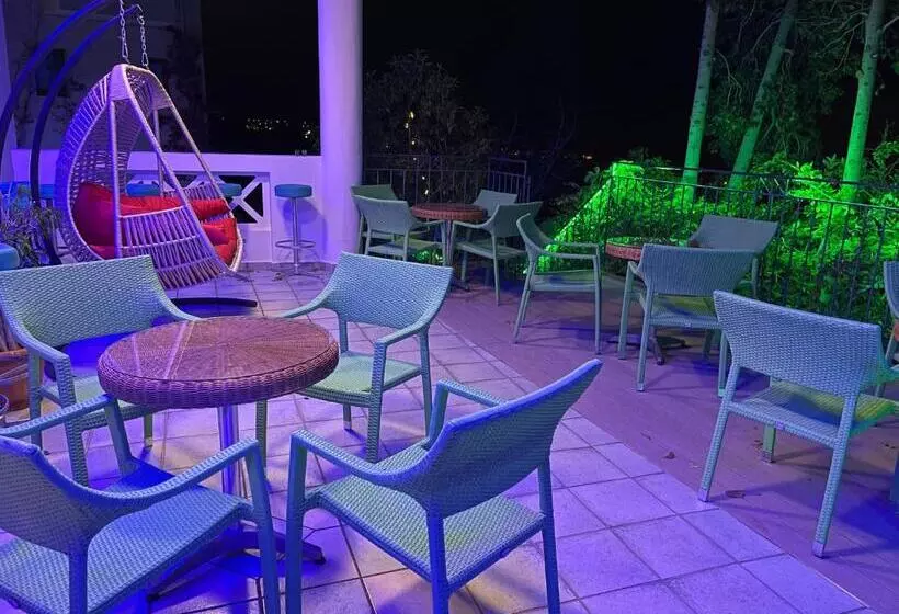 Romantica Hotel Apartments