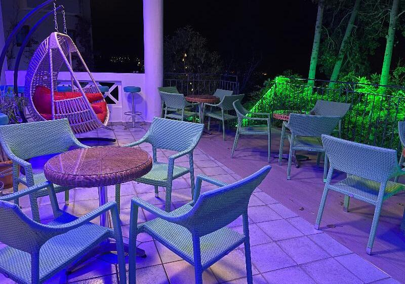 Romantica Hotel Apartments