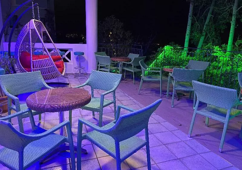 Romantica Hotel Apartments