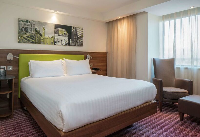 בית מלון כפרי Hampton By Hilton Birmingham Broad Street