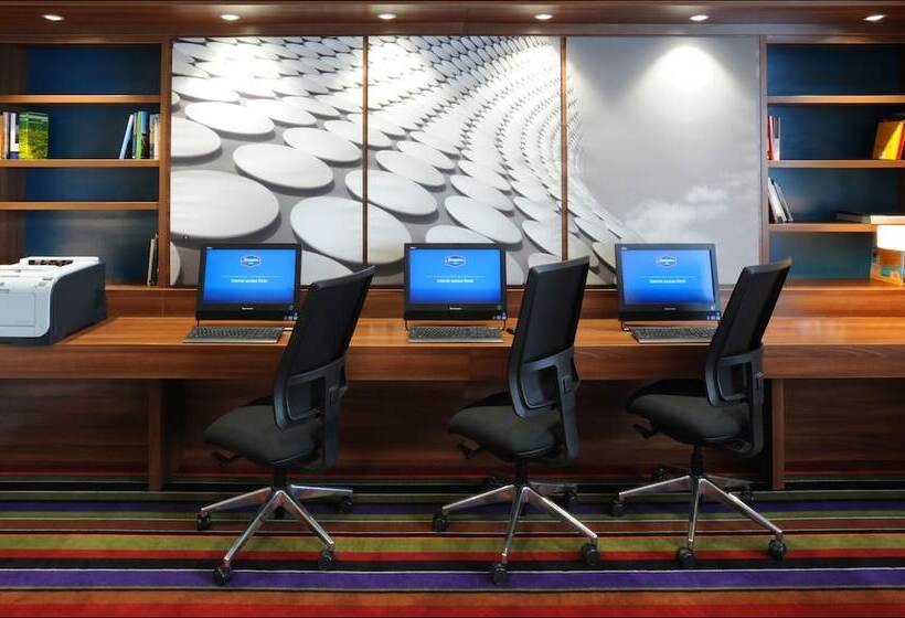 בית מלון כפרי Hampton By Hilton Birmingham Broad Street