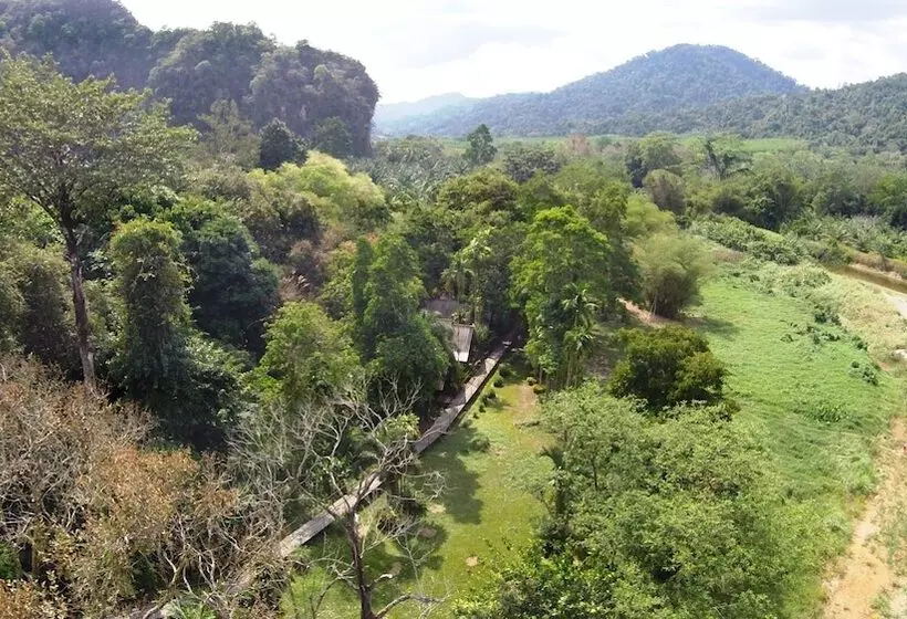 호텔 Khao Sok Riverside Cottages
