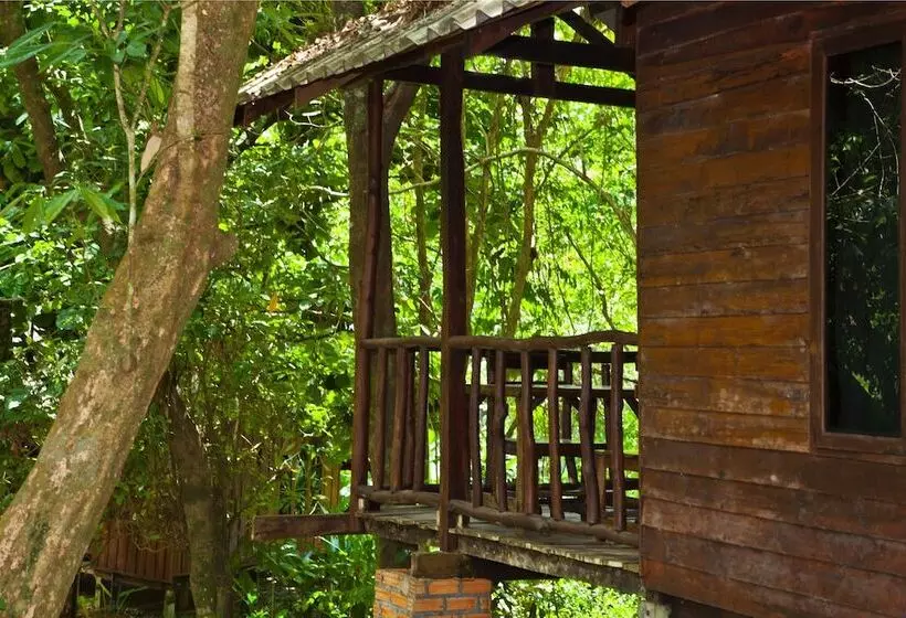 호텔 Khao Sok Riverside Cottages