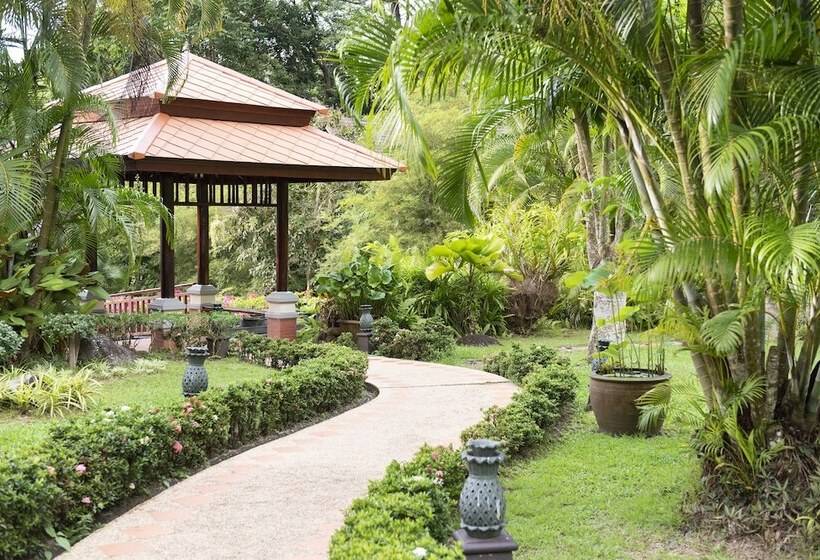 בית מלון כפרי Khaolak Bayfront Resort