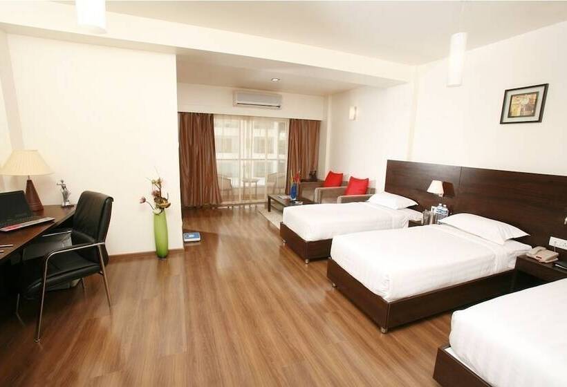 Hotel Le Royale Residency