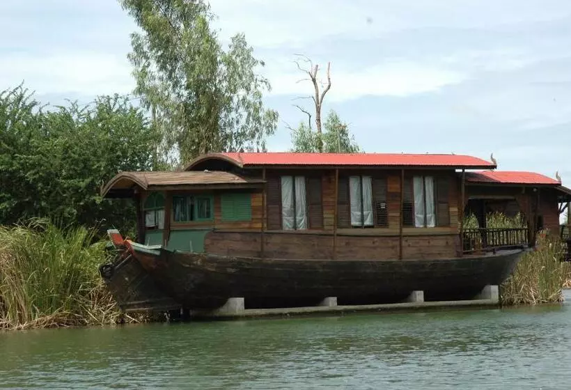 호텔 Momchailai River Retreat