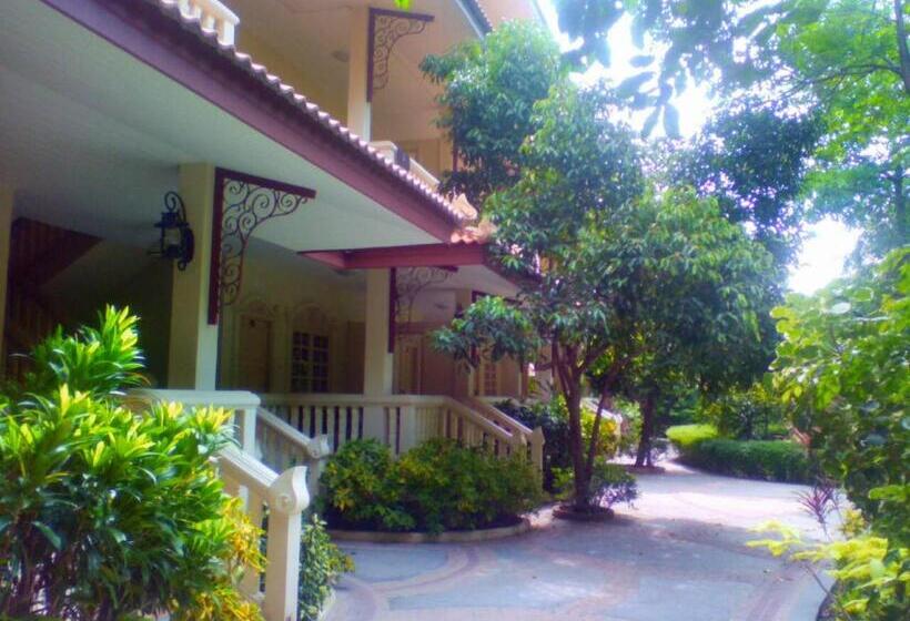 هتل Momchailai River Retreat