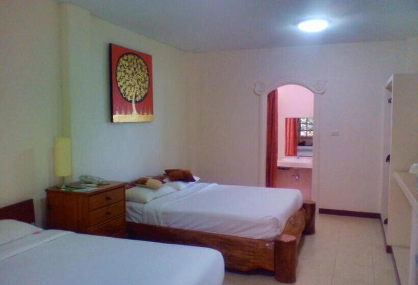 هتل Momchailai River Retreat