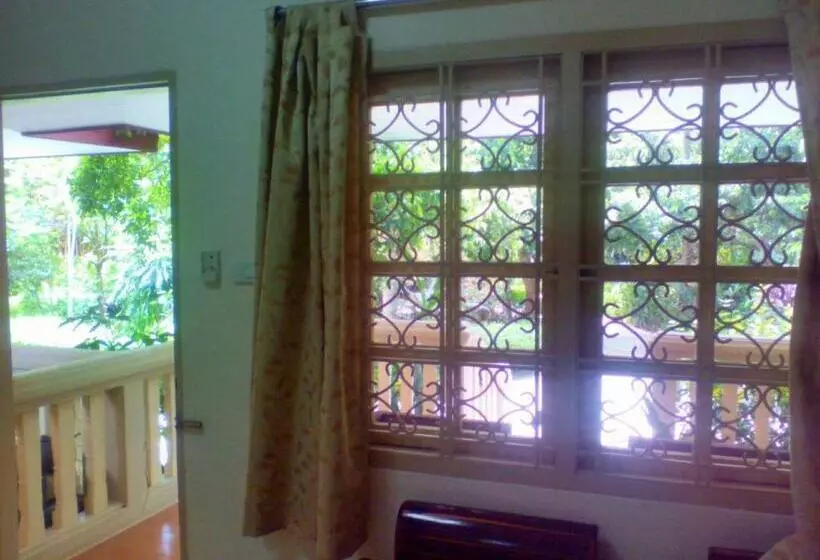 호텔 Momchailai River Retreat