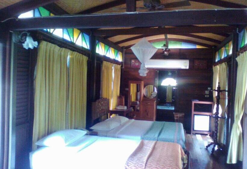 هتل Momchailai River Retreat