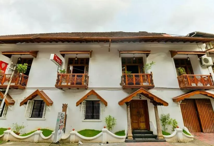 Hotel Rossitta Wood Castle