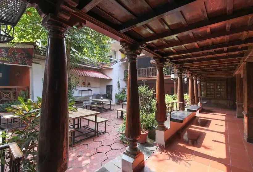 Hotel Rossitta Wood Castle