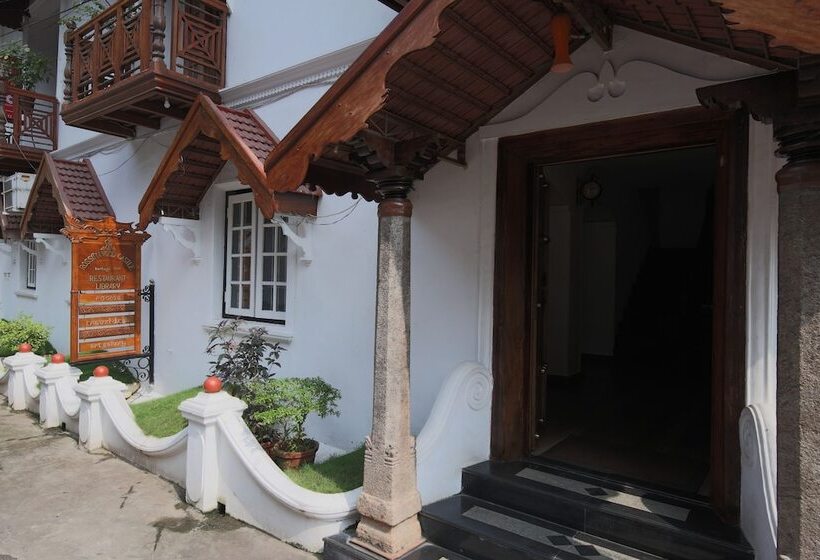 בית מלון כפרי Rossitta Wood Castle