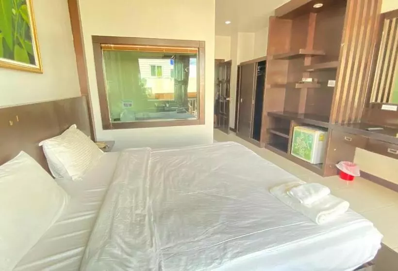 בית מלון כפרי Sm Patong Resort