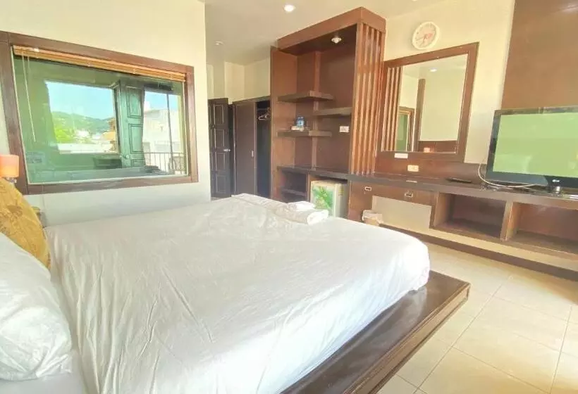 בית מלון כפרי Sm Patong Resort