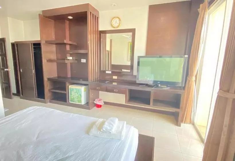 בית מלון כפרי Sm Patong Resort