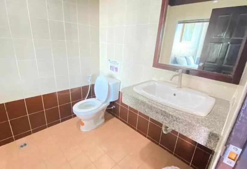 בית מלון כפרי Sm Patong Resort