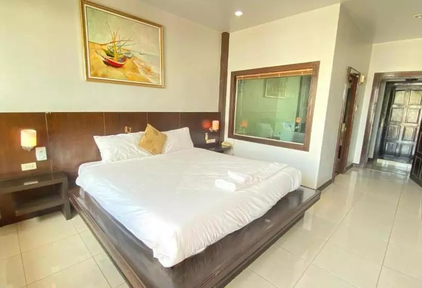 בית מלון כפרי Sm Patong Resort