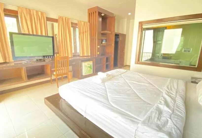 בית מלון כפרי Sm Patong Resort