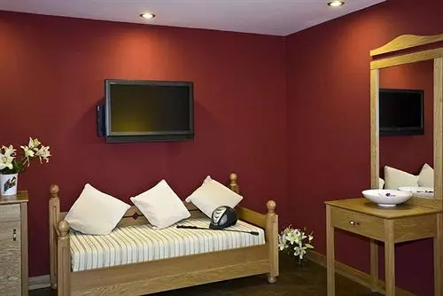 Konvoy Hotel & The Country Club