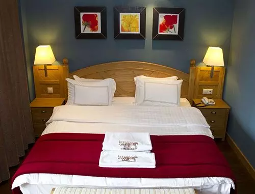 Konvoy Hotel & The Country Club