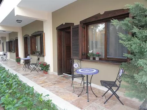 Konvoy Hotel & The Country Club