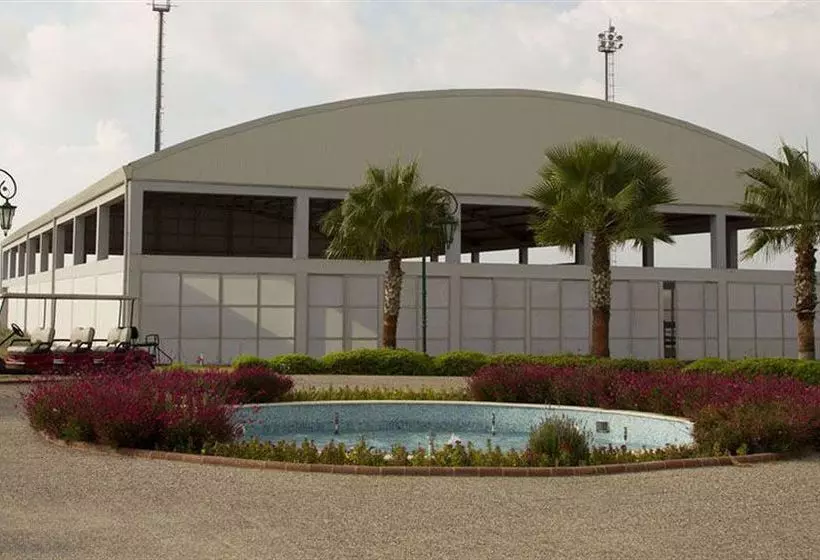 Konvoy Hotel & The Country Club