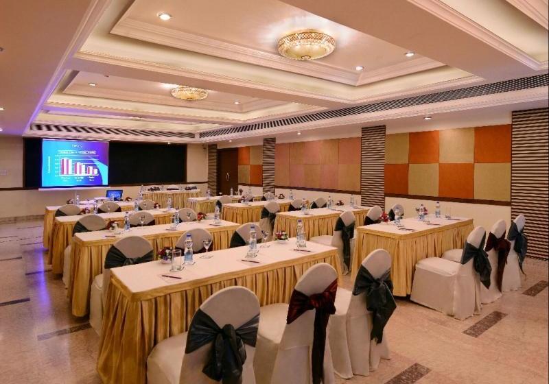 Отель Clarks Inn Airport, Hubli