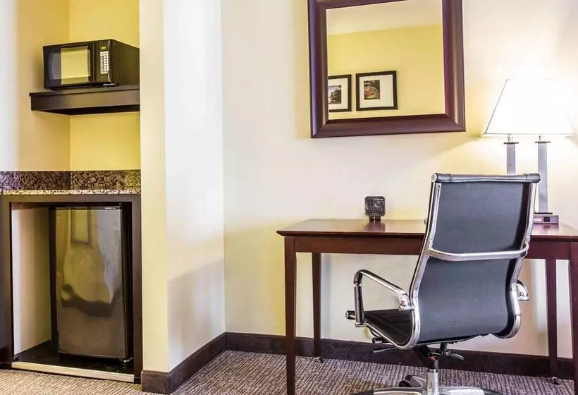 בית מלון כפרי Comfort Suites Rock Hill Manchester Meadows Area