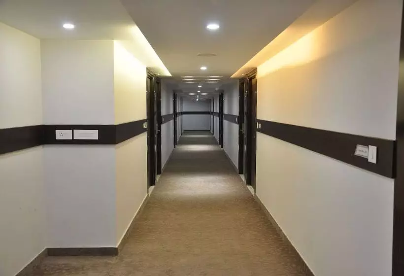 هتل Genx Usha Kiran Agra