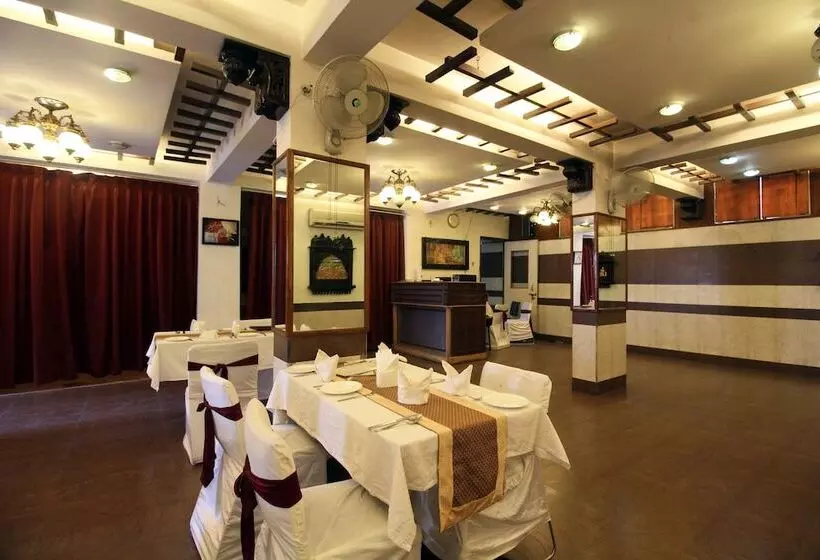 هتل Genx Usha Kiran Agra