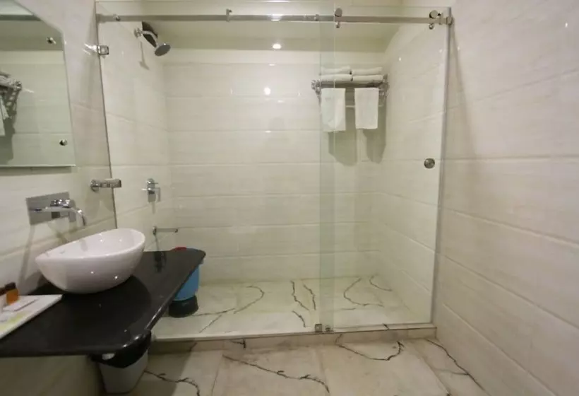 هتل Genx Usha Kiran Agra