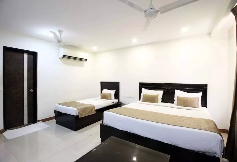 هتل Genx Usha Kiran Agra