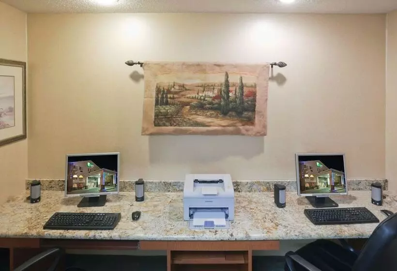 Holiday Inn Express Hotel & Suites Pierre Fort Pierre, An Ihg