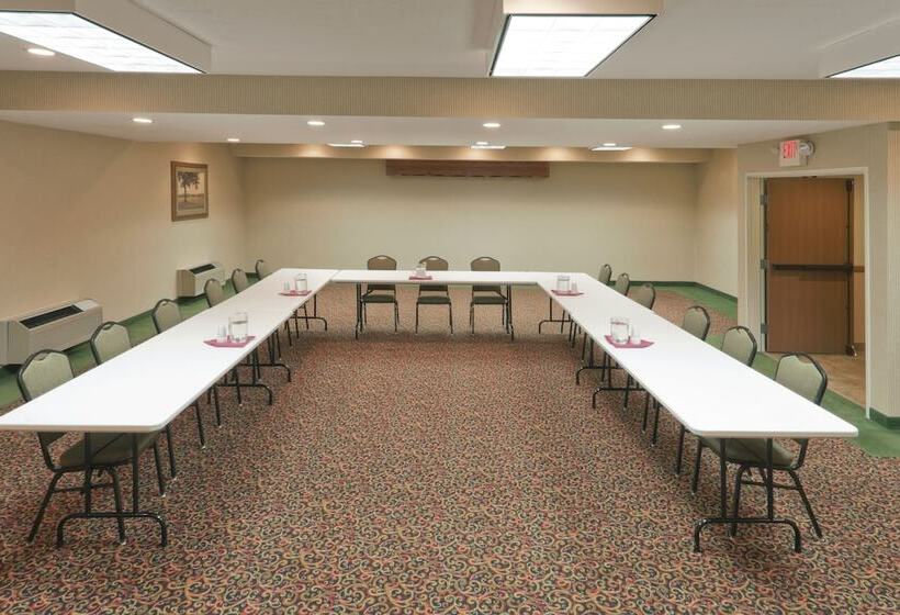 Holiday Inn Express Hotel & Suites Pierre Fort Pierre, An Ihg