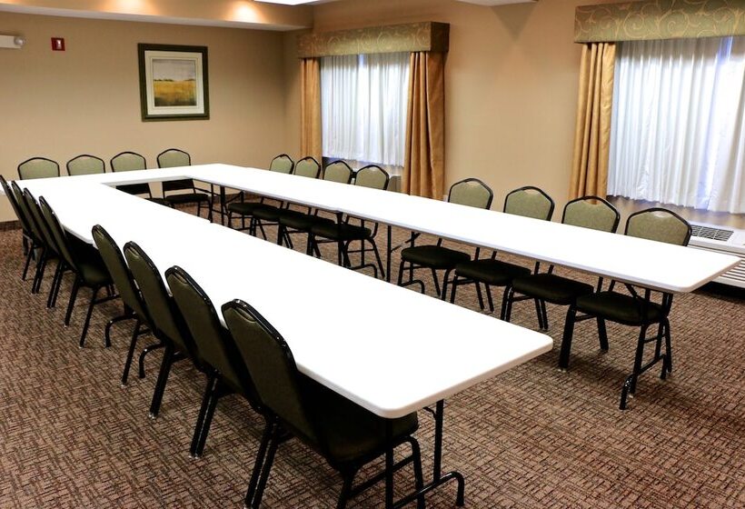 Holiday Inn Express Hotel & Suites Pierre Fort Pierre, An Ihg