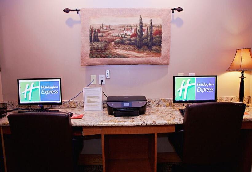 Holiday Inn Express Hotel & Suites Pierre Fort Pierre, An Ihg