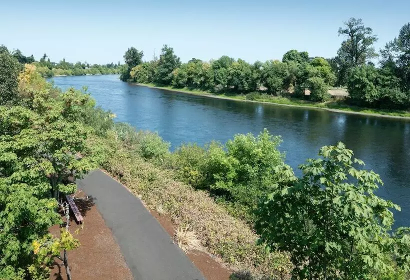 Отель Holiday Inn Express Corvallis On The River, An Ihg
