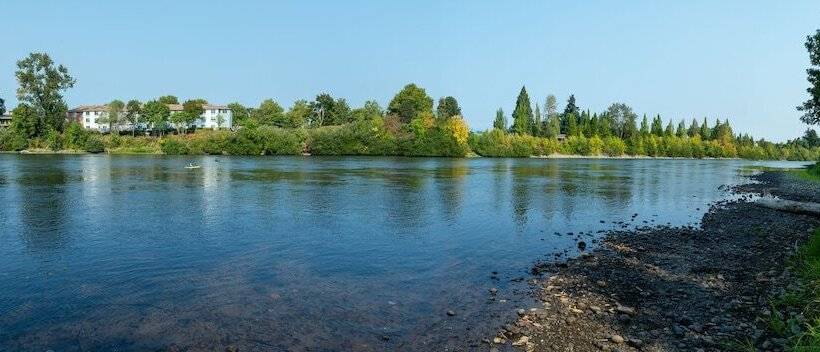Отель Holiday Inn Express Corvallis On The River, An Ihg