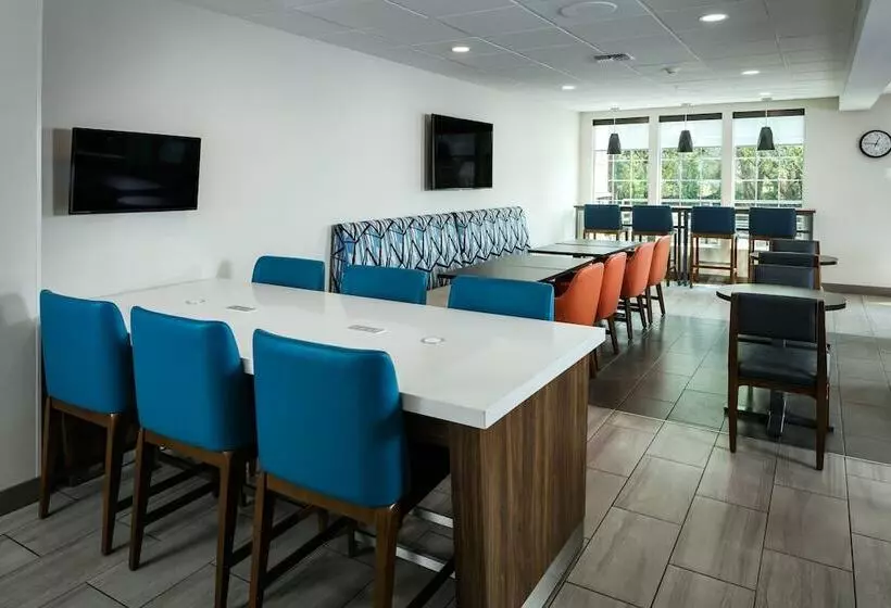 Отель Holiday Inn Express Corvallis On The River, An Ihg