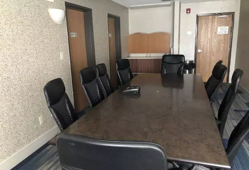 בית מלון כפרי Holiday Inn Express Mt. Vernon, An Ihg