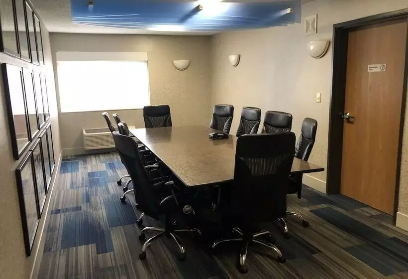 בית מלון כפרי Holiday Inn Express Mt. Vernon, An Ihg