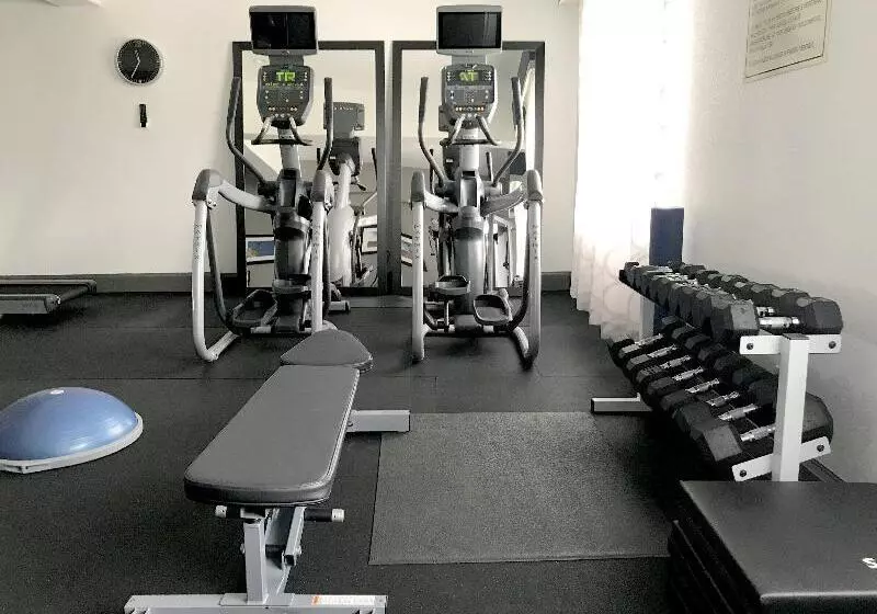 Отель Holiday Inn Longview   North, An Ihg