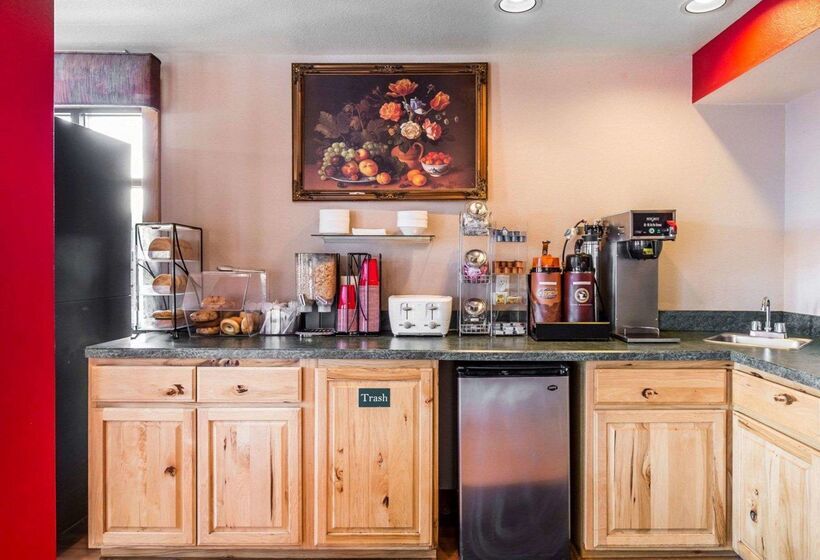 בית מלון כפרי Rodeway Inn Billings Logan Intl Airport Near St Vincent Hospital